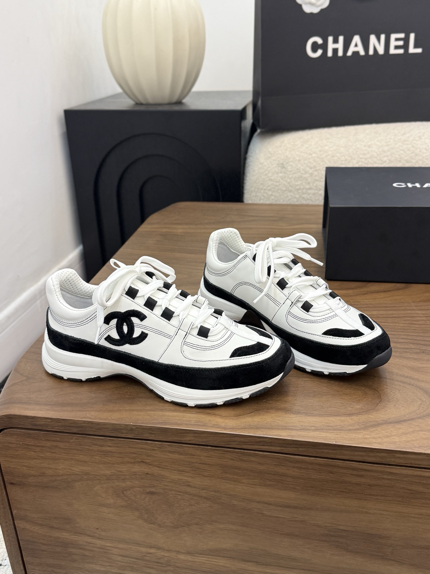 Chanel-Chanel-CC-logo-Lace-Up-White-Black-Leather-Sneakers-Shoes-35To41